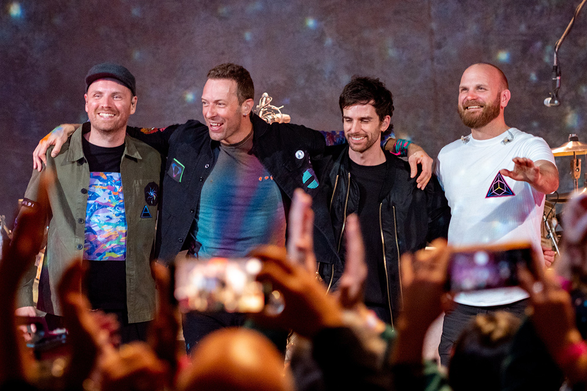 Coldplay kiss-cam incident